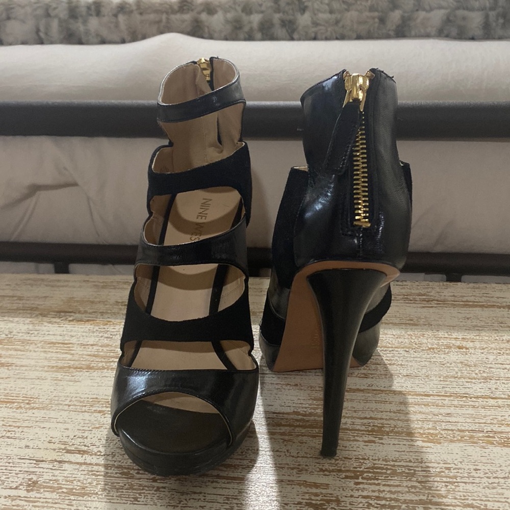 Black leather Nine West heels